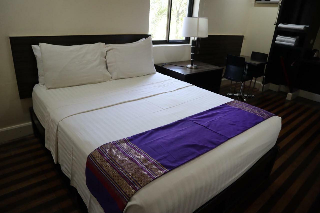 Domicilio Lorenzo Davao City Exteriör bild