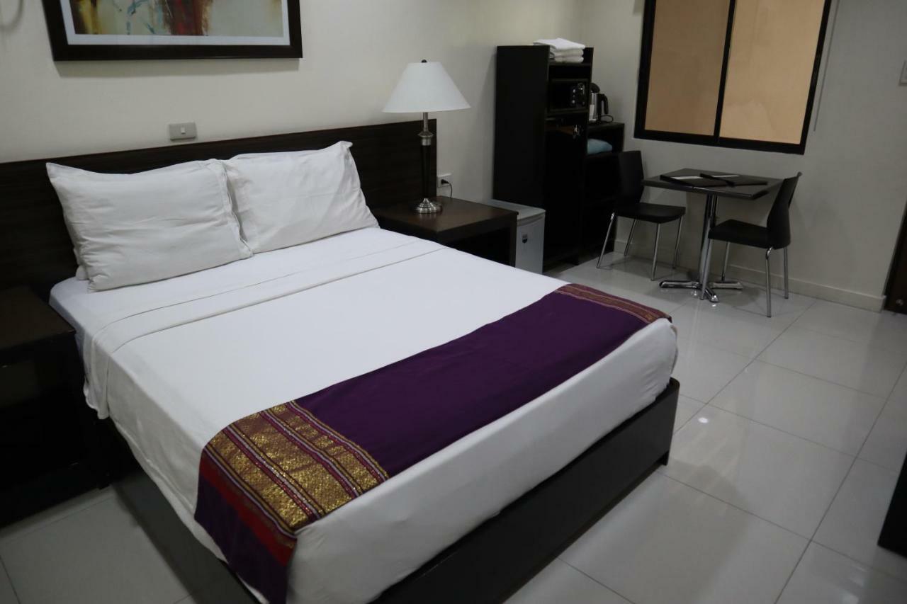 Domicilio Lorenzo Davao City Exteriör bild