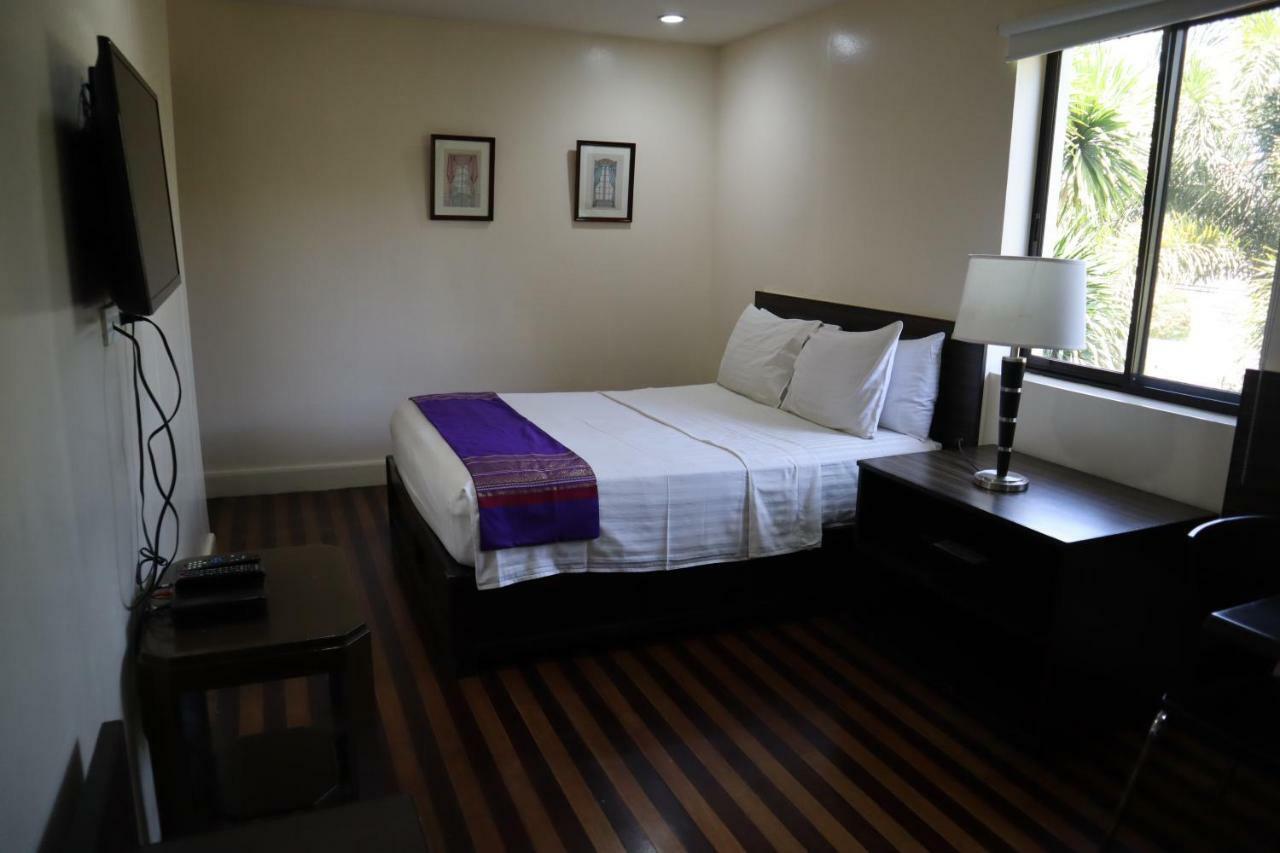 Domicilio Lorenzo Davao City Exteriör bild