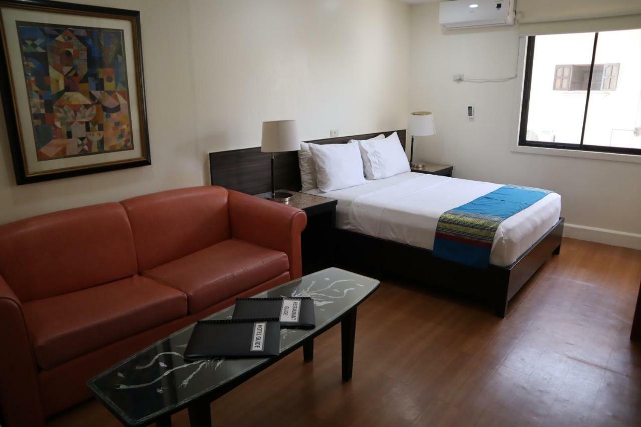 Domicilio Lorenzo Davao City Exteriör bild