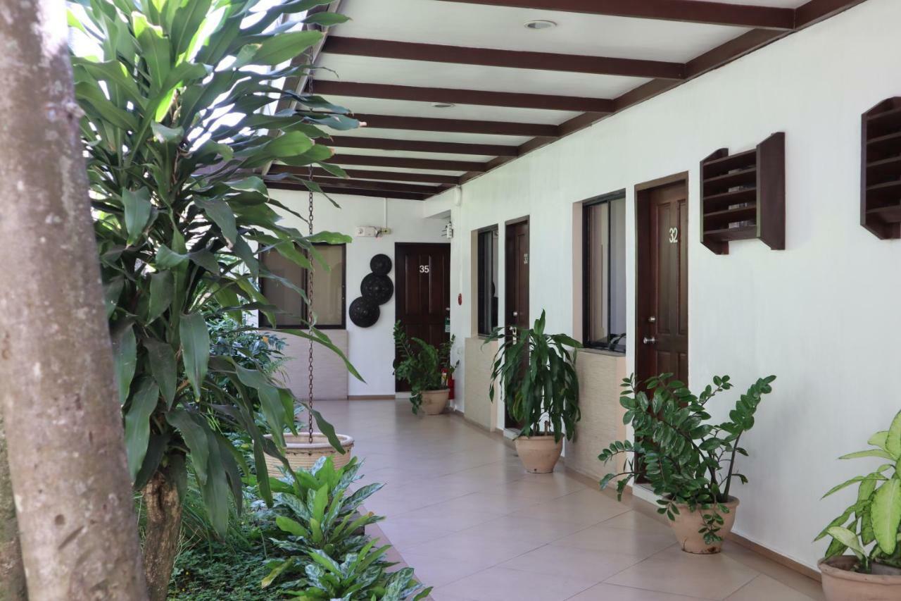 Domicilio Lorenzo Davao City Exteriör bild