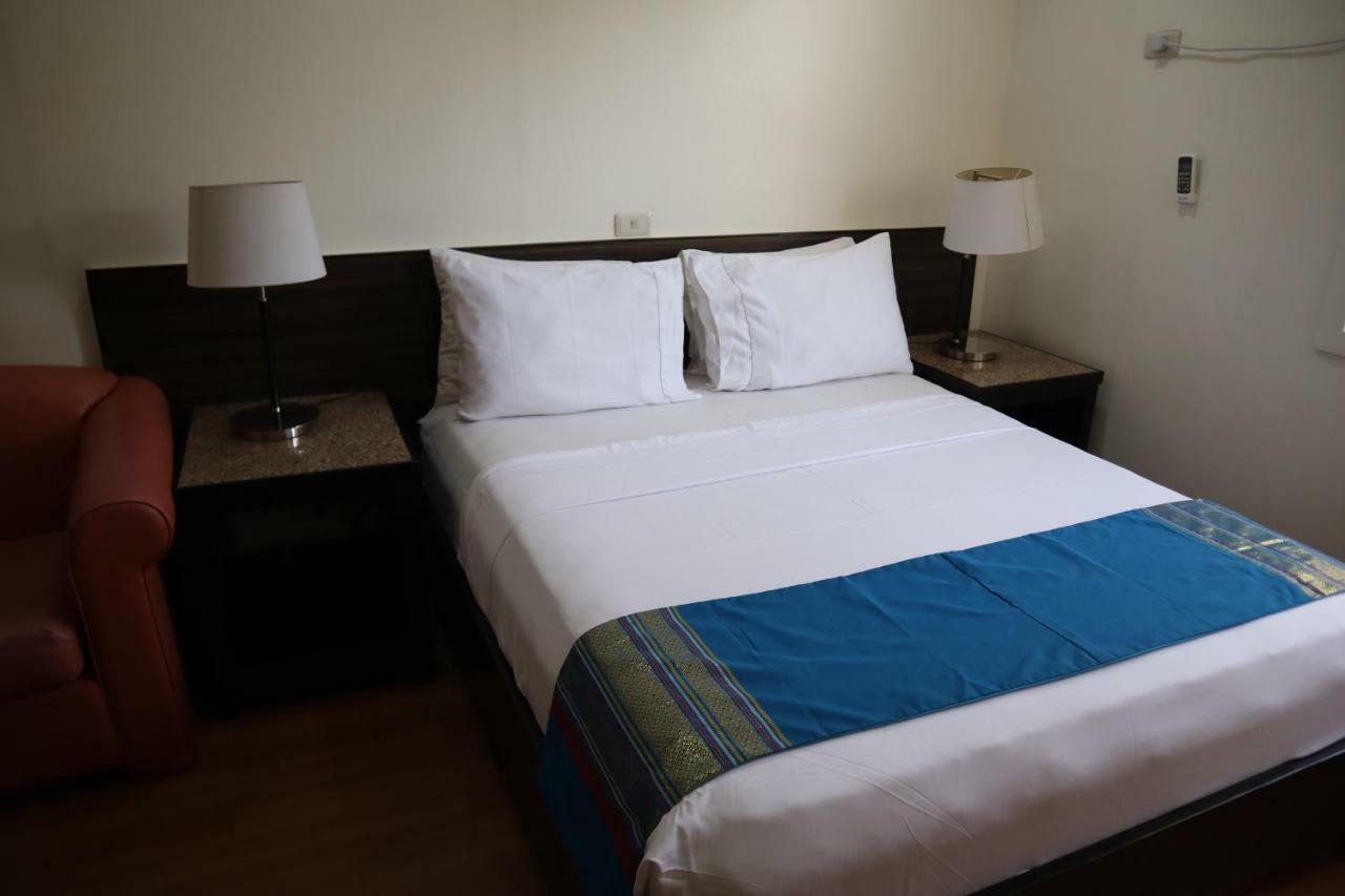 Domicilio Lorenzo Davao City Exteriör bild